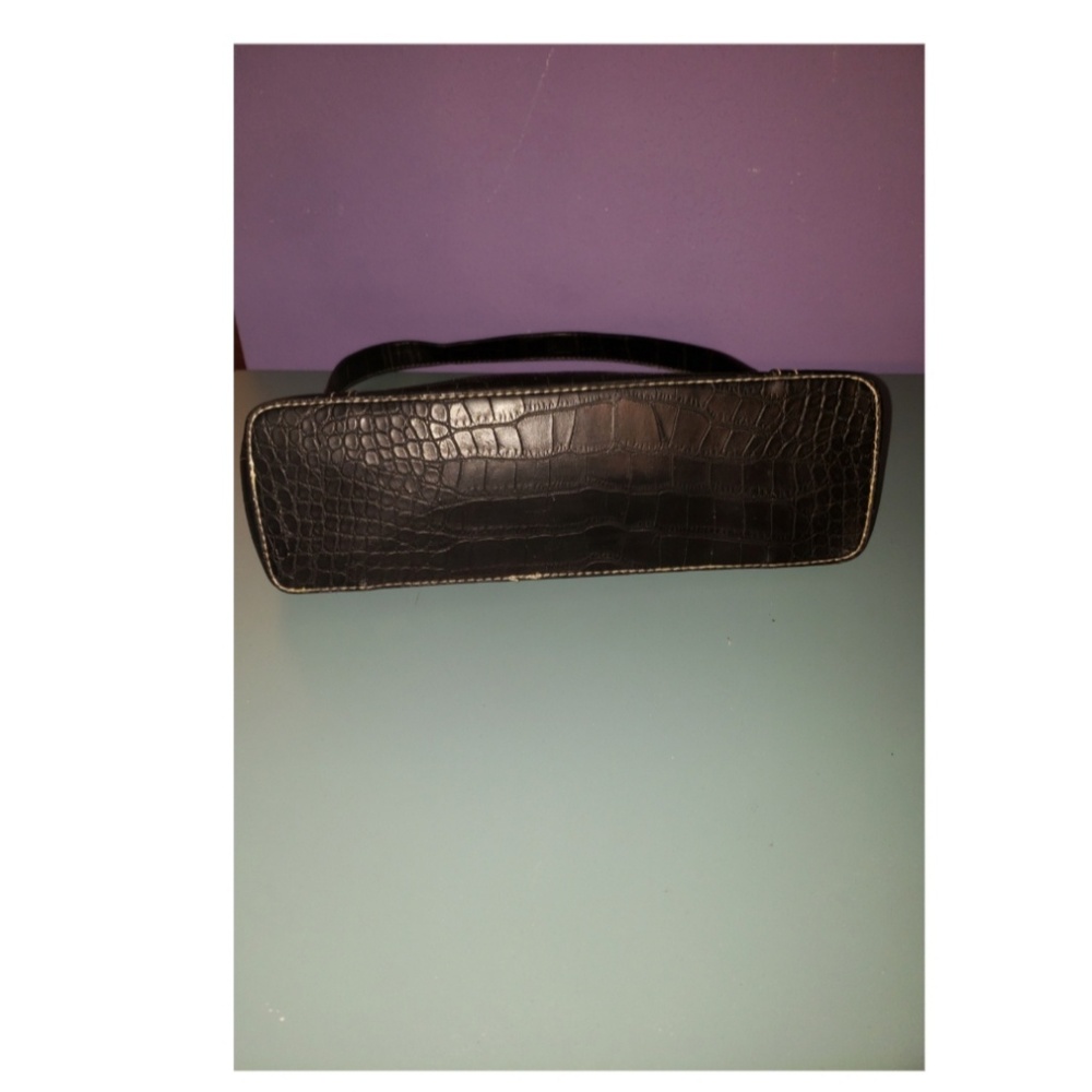 Tommy Hilfiger purse - Picture 3 of 5